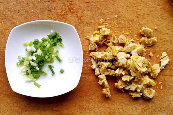 咸蛋黄炒饭的做法图解1