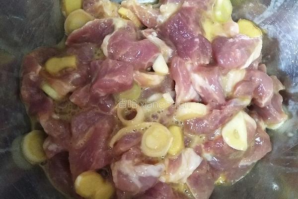 菠萝咕噜肉的做法图解3