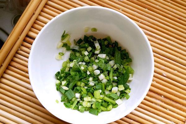 葱花火腿花卷的做法图解2