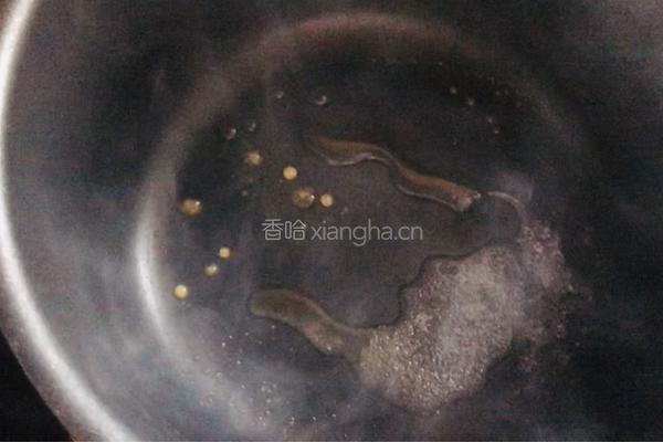 自制焦糖奶茶的做法图解2