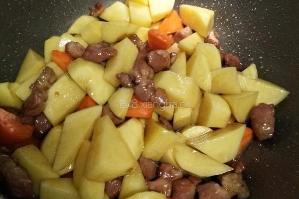 土豆红烧肉的做法图解5