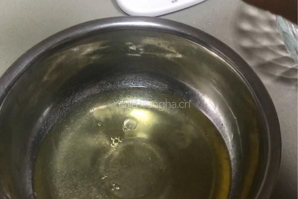 草莓小四蛋糕卷的做法图解3