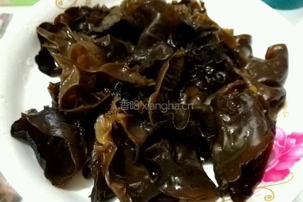 芹菜炒木耳的做法图解3