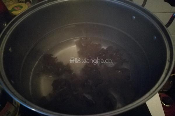 芹菜炒木耳的做法图解5