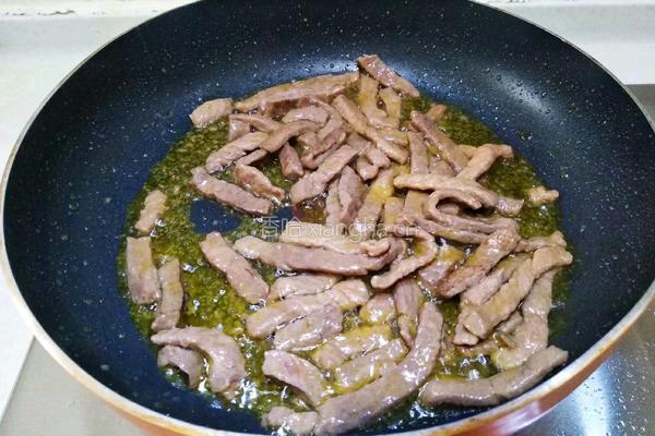 青椒胡萝卜炒牛排的做法图解5
