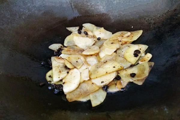 豉香洋葱土豆片的做法图解7