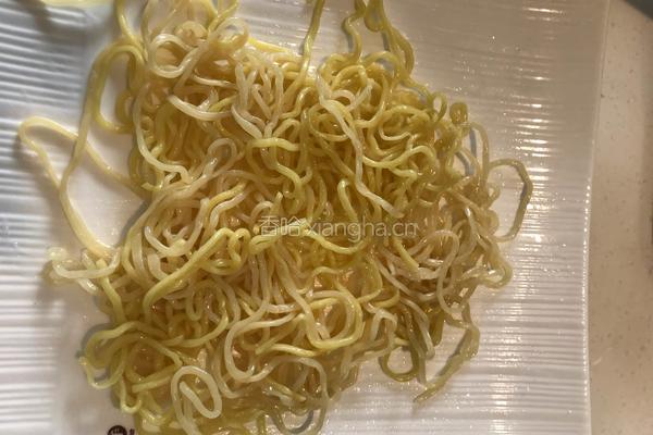 豉汁排骨煎面的做法图解1