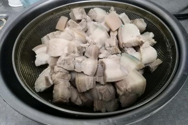 荔浦芋头红烧肉的做法图解3