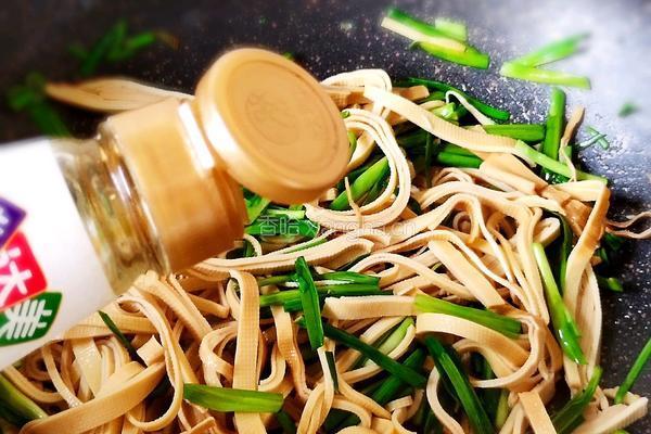 青蒜苗炒豆腐皮的做法图解6