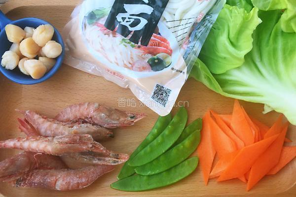 杂蔬海鲜炒乌冬面的做法图解1