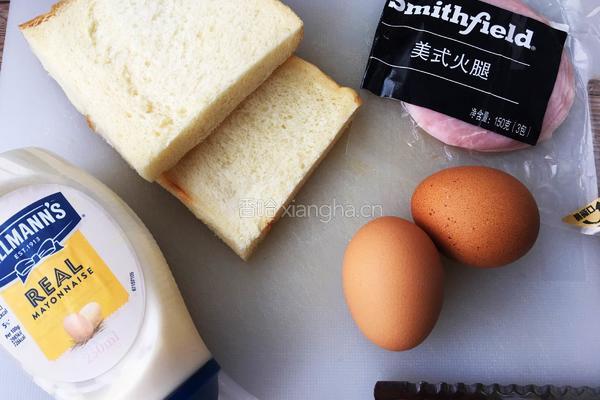 鸡蛋火腿三明治的做法图解1