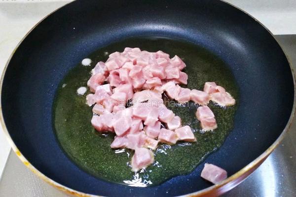 莴笋胡萝卜肉丁炒饭的做法图解6