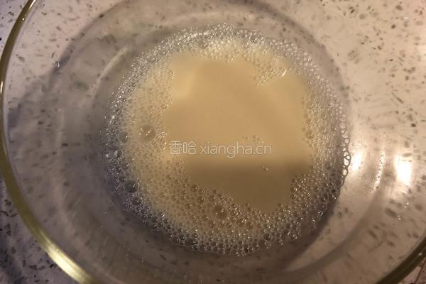 奶油草莓松饼的做法图解1