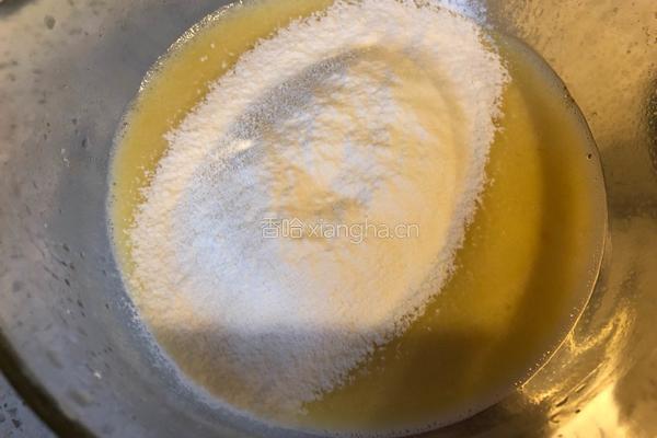奶油草莓松饼的做法图解3