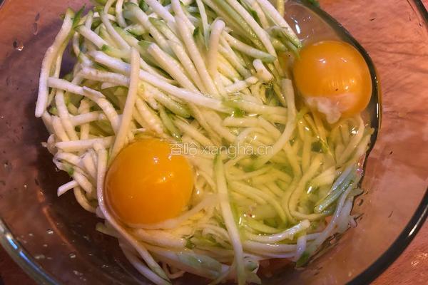 西葫芦鸡蛋饼的做法图解3