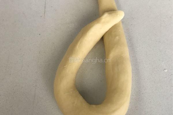 面包辫的手法（一辫单扣）的做法图解7