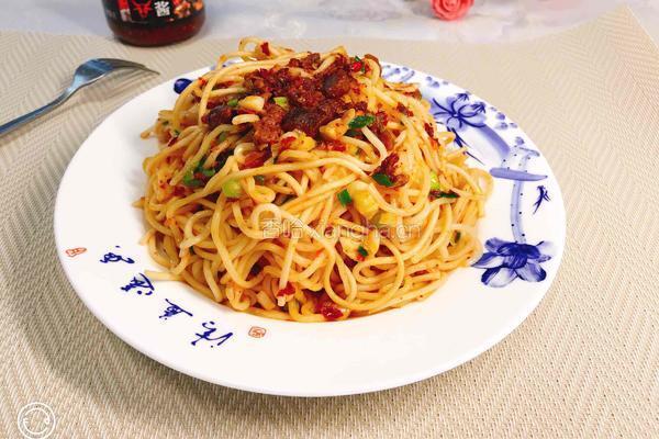 下午茶（牛肉酱拌面）的做法图解1