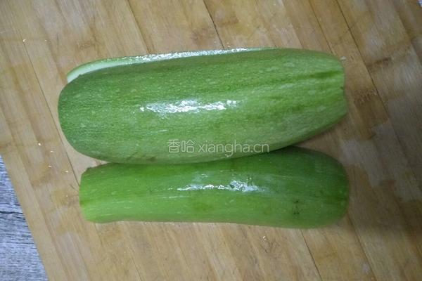 西葫芦炒肉片的做法图解1