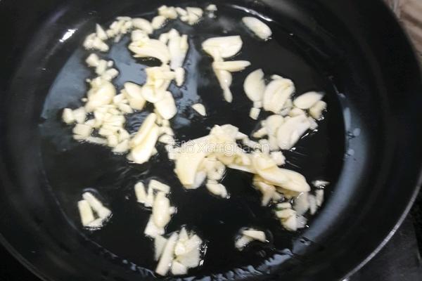 蒜香海鲜意面的做法图解7