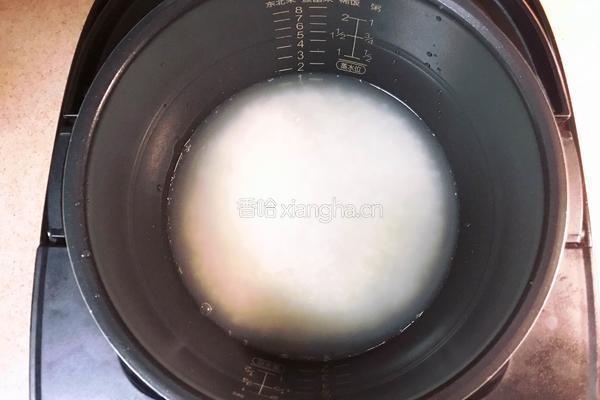 胡萝卜土豆焖饭的做法图解2