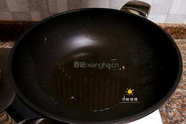酸辣香酥带鱼的做法图解7