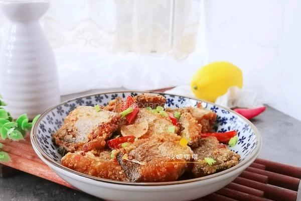 酸辣香酥带鱼的做法图解11