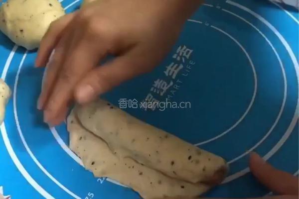  黑芝麻肠仔包的做法图解5
