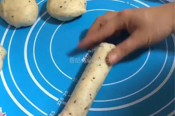  黑芝麻肠仔包的做法图解7