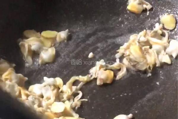 老干妈炒花甲的做法图解3