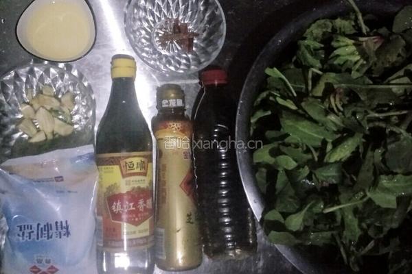 麻辣油拌菠菜的做法图解1