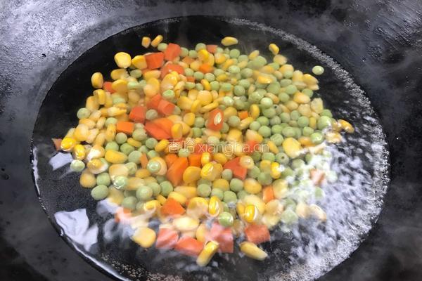 腊肉焖糯米粉的做法图解2