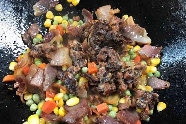 腊肉焖糯米粉的做法图解8