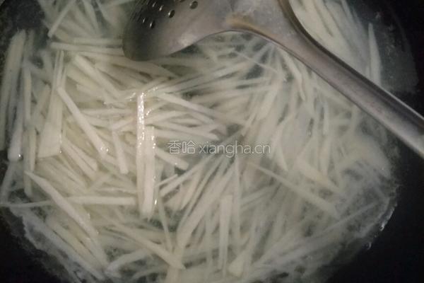 凉拌猪耳朵土豆丝的做法图解2