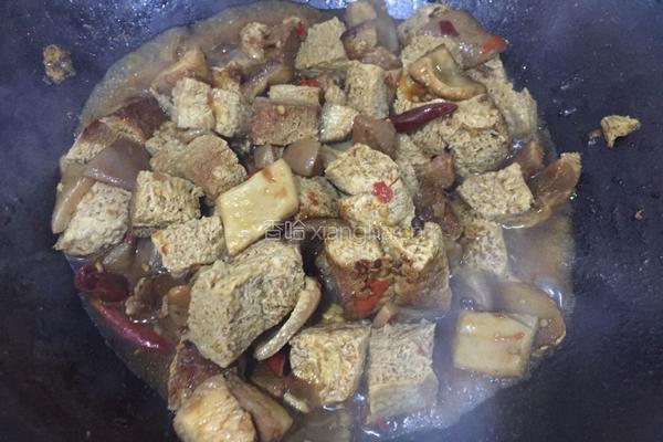 五花肉炖冻豆腐的做法图解16