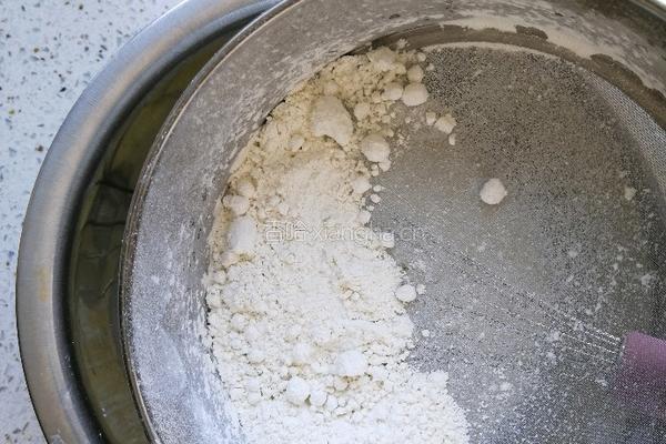 奶香鸡蛋布丁的做法图解3