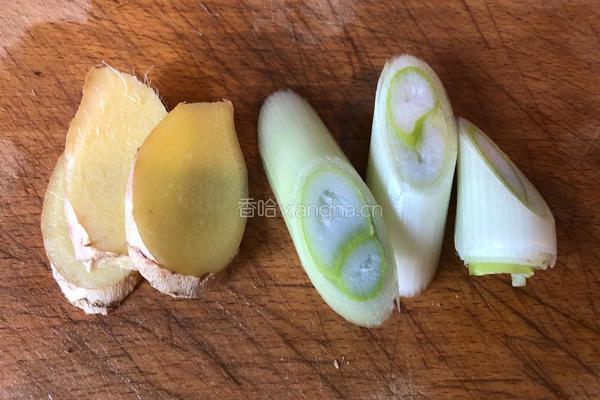 番茄土豆牛腩的做法图解2