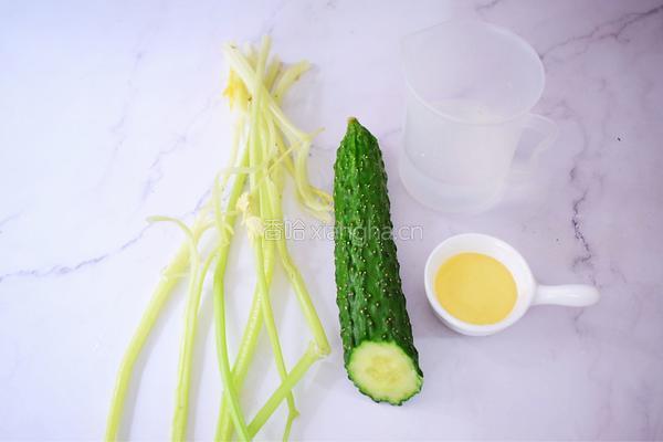 排毒芹菜汁的做法图解1