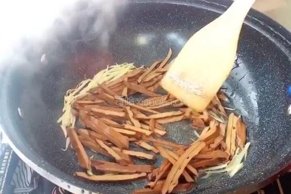 蒜叶炒香干的做法图解4