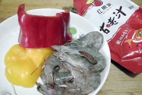 咕噜虾球的做法图解1