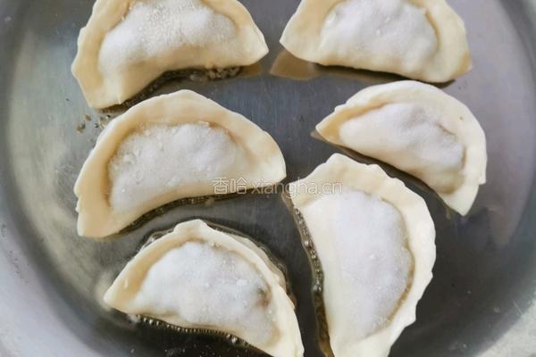 有冻饺 吃煎饺的做法图解2