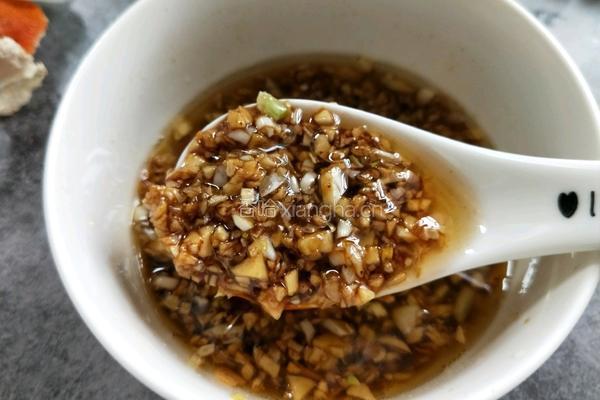 蒜蓉料汁的做法图解1