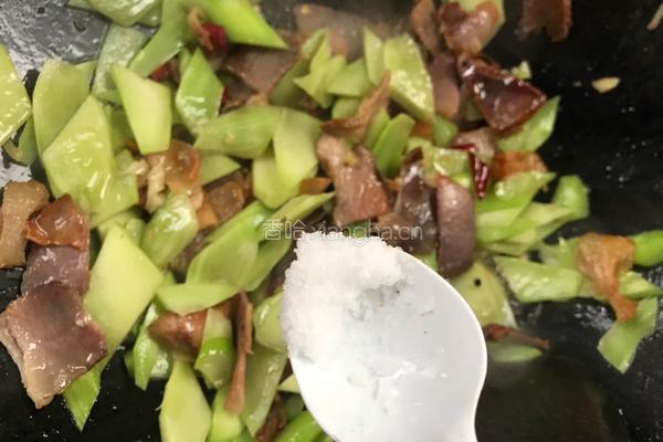 腊肉炒莴笋的做法图解10
