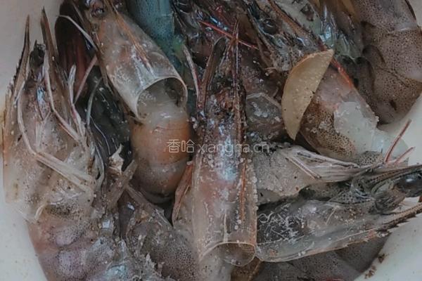 油爆孜然大虾的做法图解1