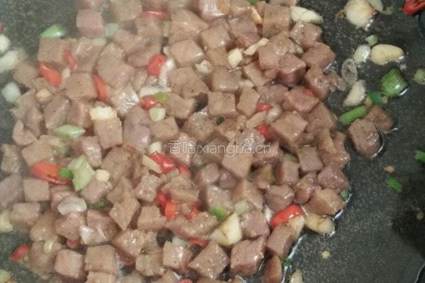 豌豆炒牛排的做法图解5