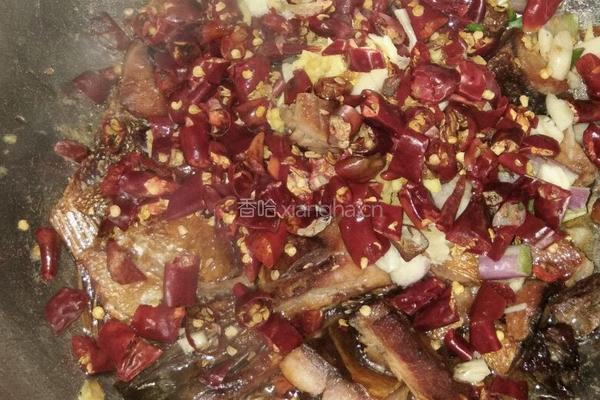 豆豉辣椒蒸腊鱼的做法图解4