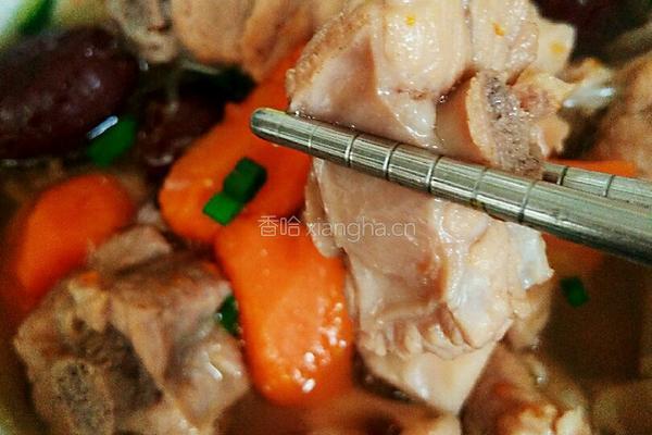 电饭煲莲藕胡萝卜排骨汤的做法图解7