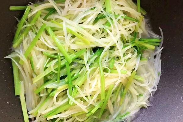 毛芹炒土豆丝的做法图解7