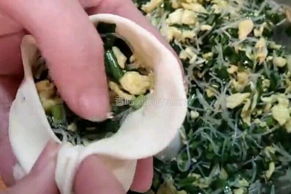 凉了不硬的韭菜盒子的做法图解13