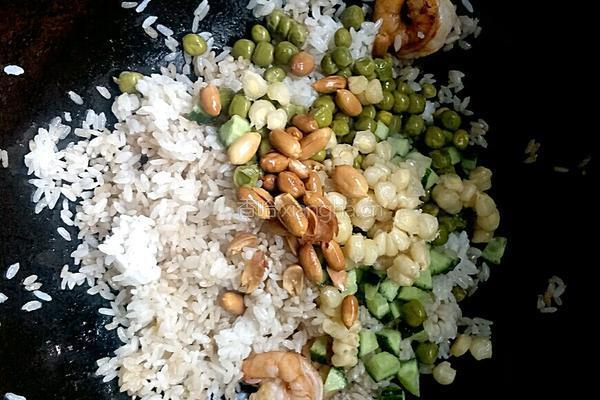 虾仁菠萝炒饭的做法图解7