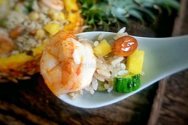 虾仁菠萝炒饭的做法图解12